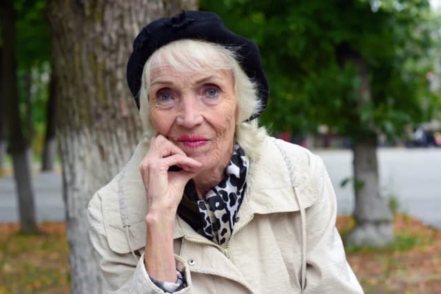Wygodne czapki dla seniorów: stylowe nakrycia głowy, które pokochasz Wygodne czapki dla seniorów: stylowe nakrycia głowy, które pokochasz