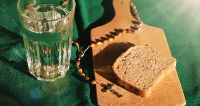 Post w piątek po 60. roku życia: zaskakujące zasady, które musisz znać Post w piątek po 60. roku życia: zaskakujące zasady, które musisz znać