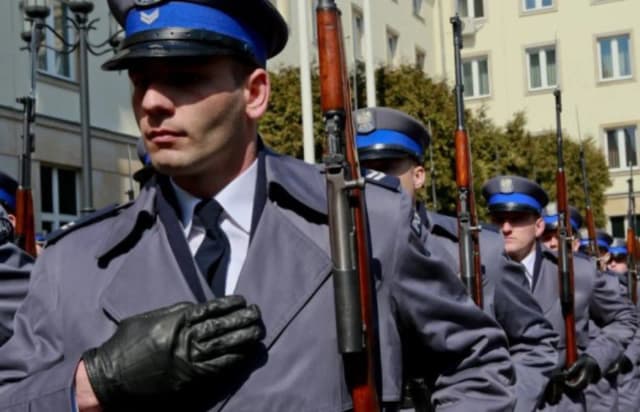 Emerytura policjanta: Kluczowe warunki i zasady przejścia na odpoczynek Emerytura policjanta: Kluczowe warunki i zasady przejścia na odpoczynek